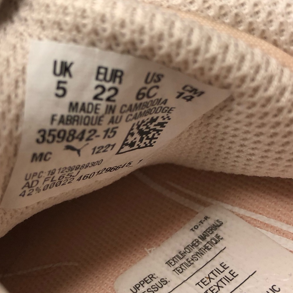 Puma Kids Sneakers - Soft Pink and White size 6 - Picture 11 of 16